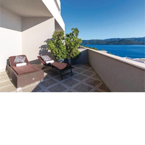 One-Bedroom Apartment Klek with Sea view 04