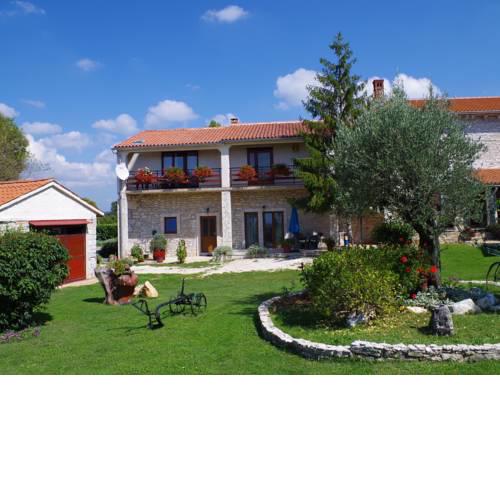 Luxurious Apartment with Terrace in sajini Croatia