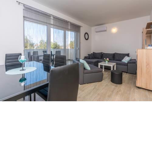 Pasko 2 modern furnished ap for 7