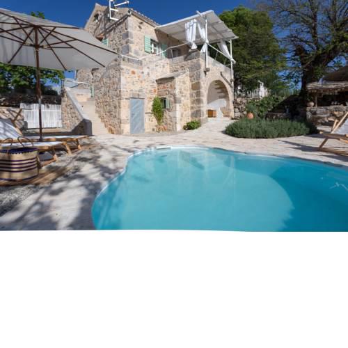 PAVI APARTMENTS ART HOUSE L31