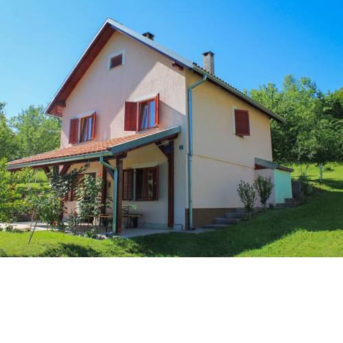 Peaceful Cottage in Stikada with Garden