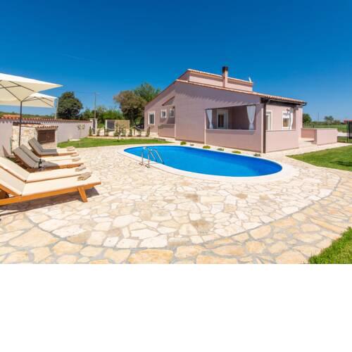 Peaceful Villa in Loborika with Swimming Pool