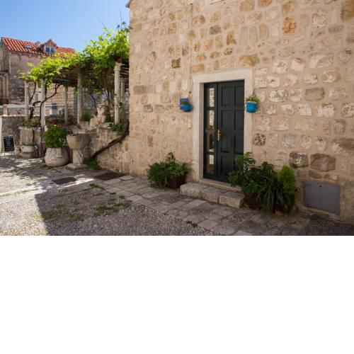 Peline Apartments