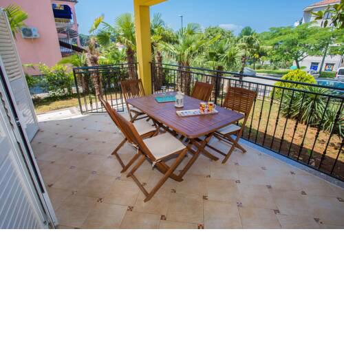 Pet friendly apartment near the beach