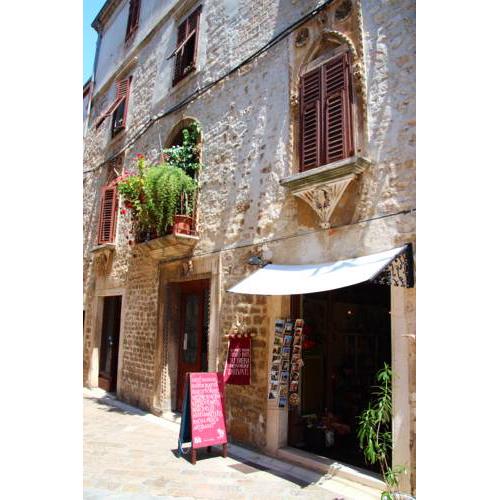 Petrizio Palace