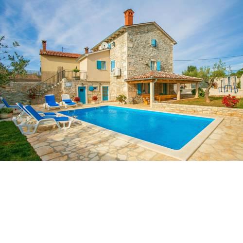 Pets Friendly, Fully Fenced Villa Angela with Pool
