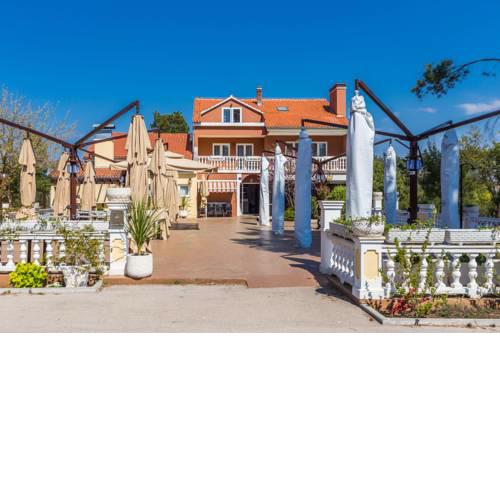 Pineta Rooms & More