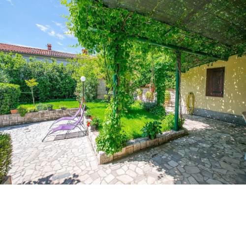 Pleasant 4 person apartment Ana for relaxed vacation