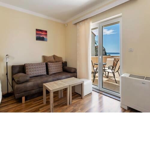 Plush Apartment in Podstrana near Golf Course