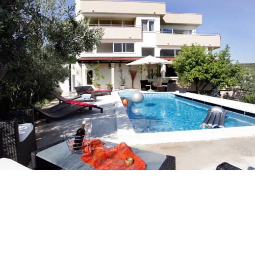 Pool Apartments Diana