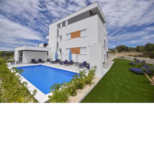Pool Apartments Mare