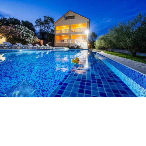Poolincluded - Amazing estate Uzelac