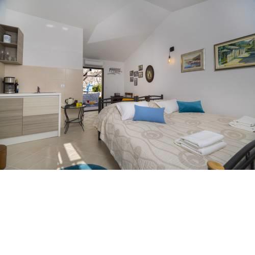 Portus Biokovo authentic house next to national park