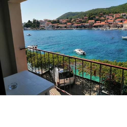 Private Beach Apartment and rooms