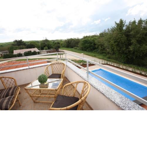 Quaint Apartment with Swimming Pool in Visnjan