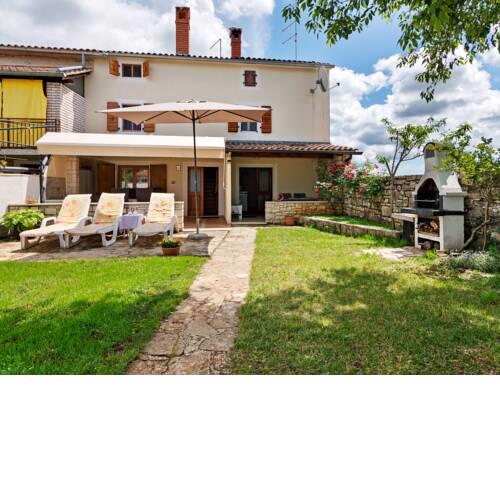 Quaint Farmhouse in Krmed with Garden