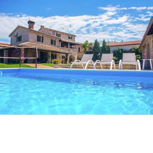 Quaint Villa in Selina with Swimming Pool