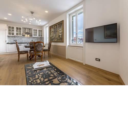 Queen Apartment