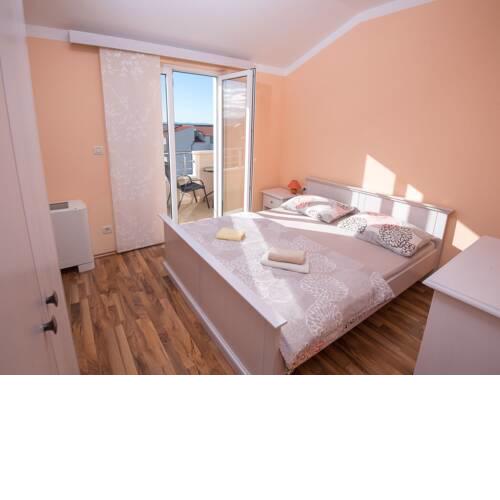 Refreshing Apartment in Podstrana with Garden