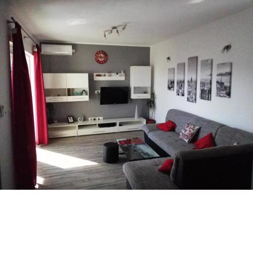 Relaxing apartment in quiet neighborhood near the beach