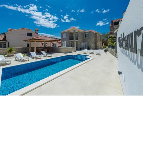Residence & Pool Villa Schwarz Suites