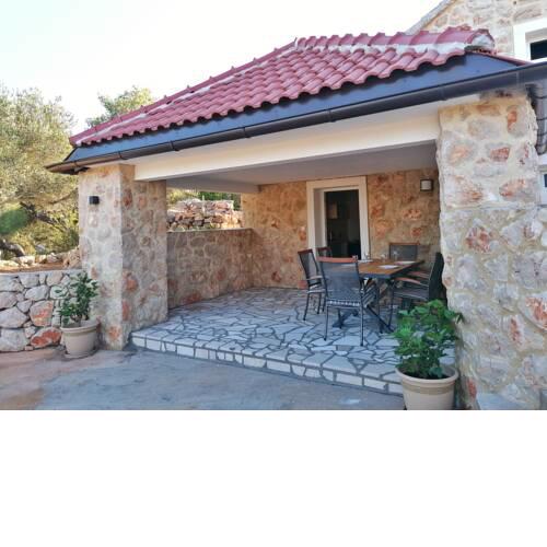 Robinson house Mlaki rot