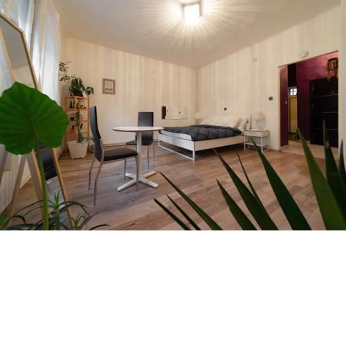 RobinsonSafari Apartments