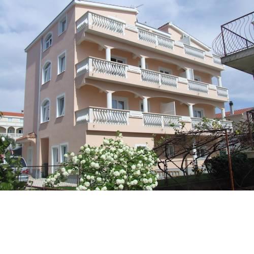 Rooms and Apartments Ana