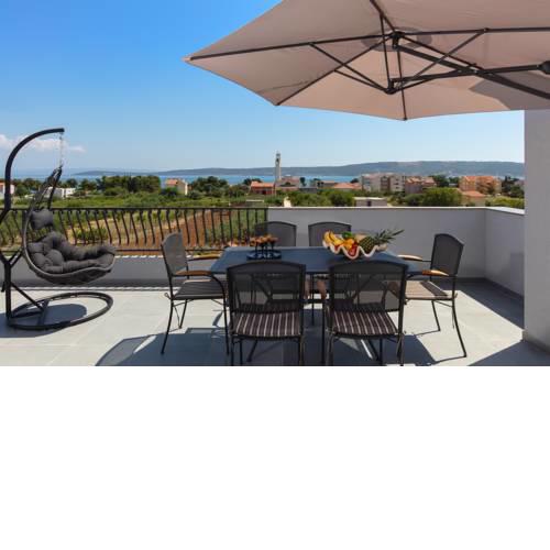 Royal View Apartment