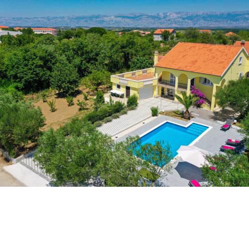 Spacious Holiday Home in Policnik with Pool