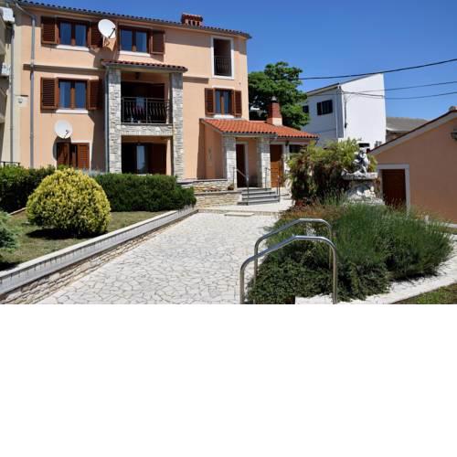 Sea view apartmant Nona,2+2, Liznjan, Croatia