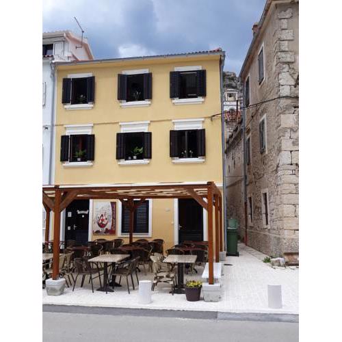 Seafront Apartment Riva