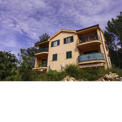 Seafront Apartment Soline With Seaview