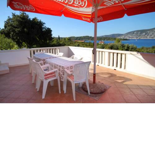Seaside apartments with a swimming pool Kneza, Korcula - 9269