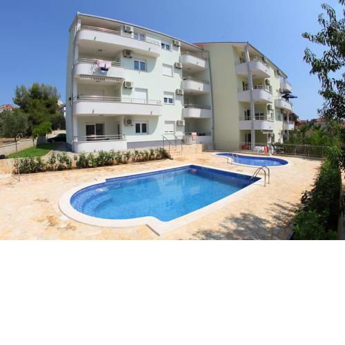 Seaside apartments with a swimming pool Okrug Gornji, Ciovo - 5962