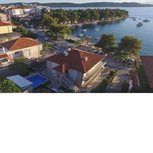 Seaside family friendly house with a swimming pool Trogir - 17358