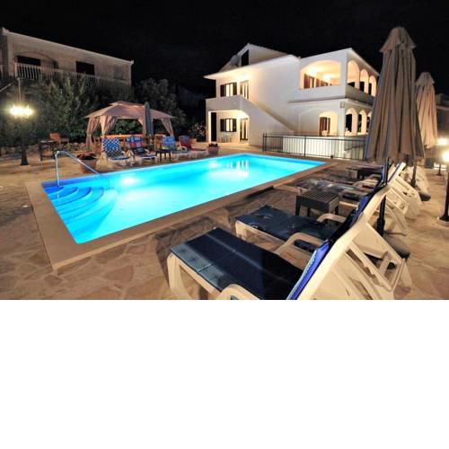 Seaside house with a swimming pool Businci, Ciovo - 12081