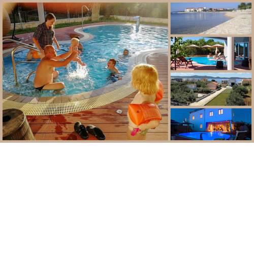 Seaside Villa Heated Pool Motorboat