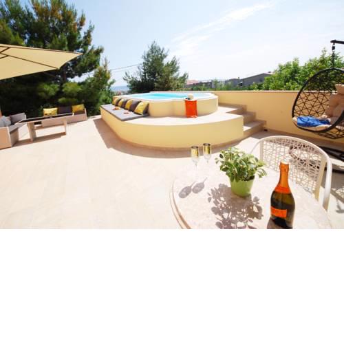 Apartmant with Pool 8