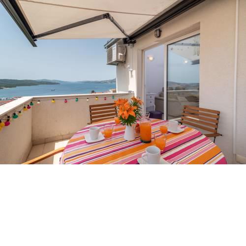 SeaView Penthouse Apartment