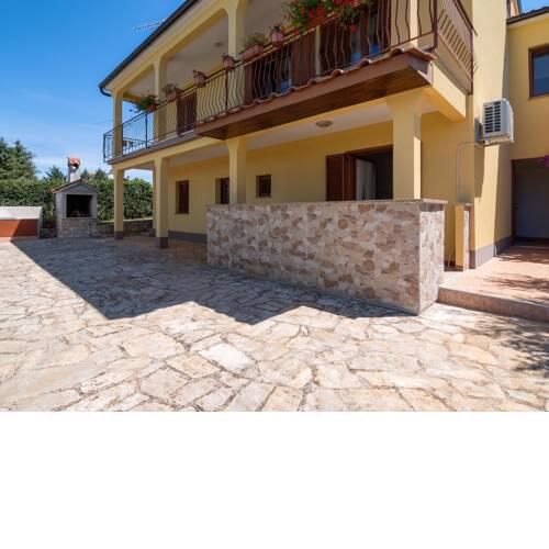 Secluded Apartment in Poreč with Garden