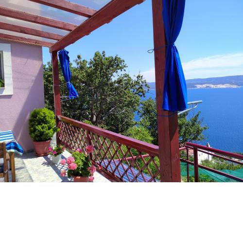 Secluded country house with panoramic view