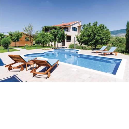 Seven-Bedroom Holiday Home in Trogir