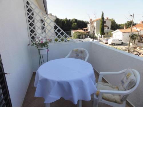 Simple apartment for 2 in Banjole