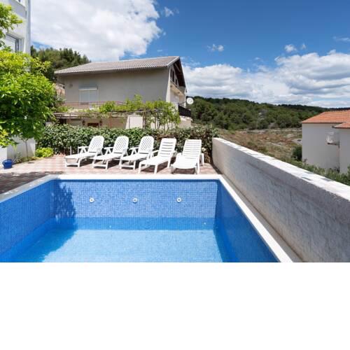 Simplistic Apartment in Okrug Gornji near the Sea