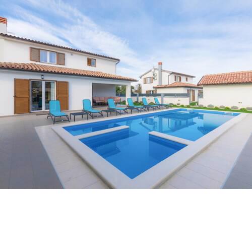 Sisan Villa Sleeps 12 with Pool and Air Con