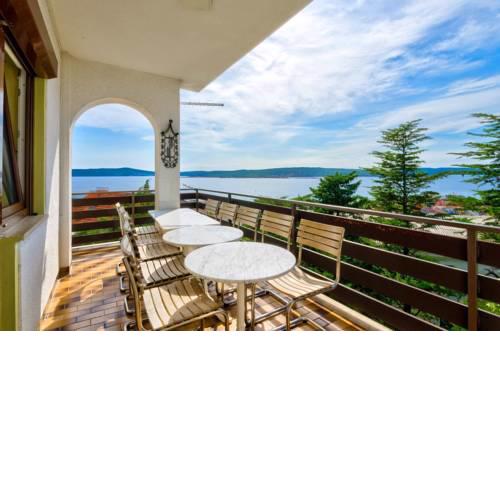 Six-Bedroom Apartment in Crikvenica I