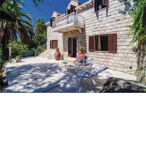 Six-Bedroom Holiday Home in Cavtat