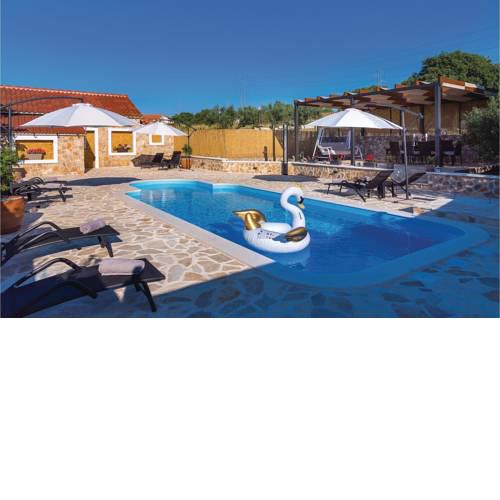 Six-Bedroom Holiday Home in Danilo