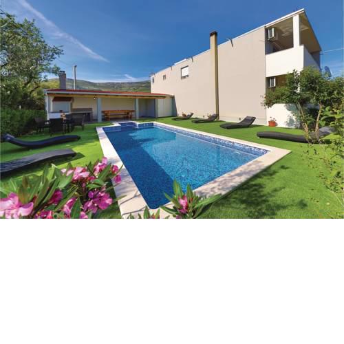 Six-Bedroom Holiday Home in Kastel Novi